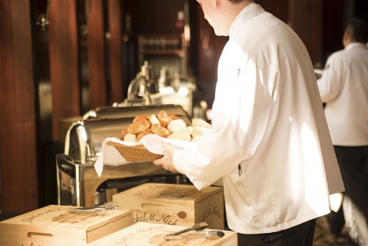 Dream Meaning of White Apron